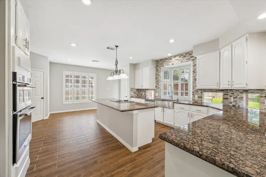 2006 Ravens Crest Drive, Sugar Land, TX 77478 - Image #2