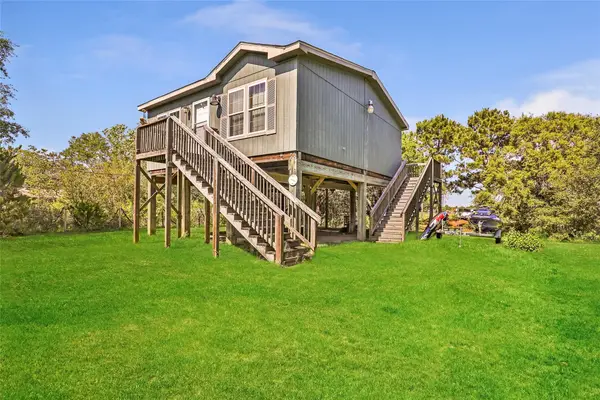 637 Troy Street, Anahuac, TX 77514