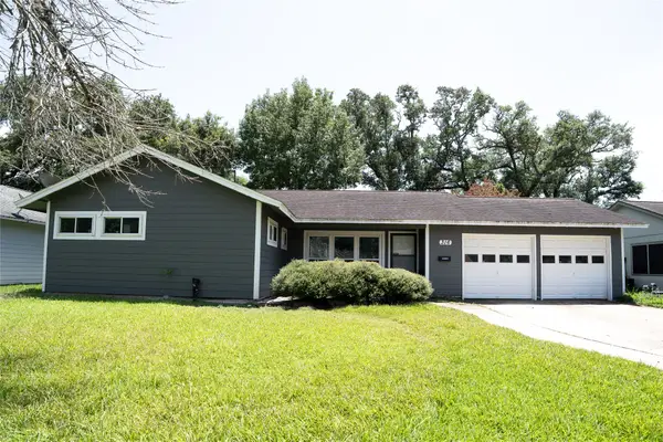 316 Carnation Street, Lake Jackson, TX 77566