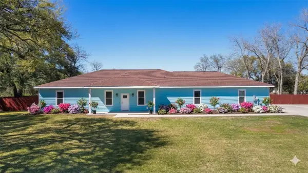 5712 Mentor Drive, Texas City, TX 77591