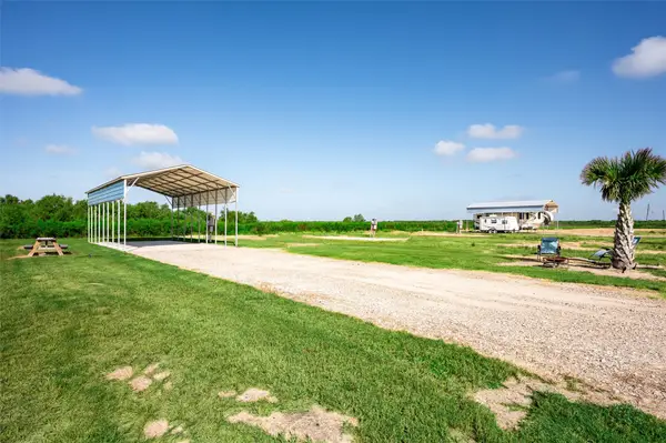 1065 Canal, Gilchrist, TX 77617