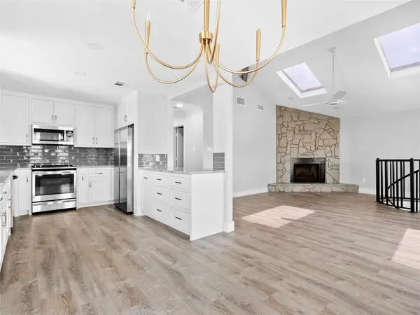 1322 Oahu Drive, Tiki Island, TX 77554