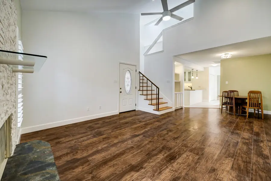 902 Memorial Village Drive, Houston, TX 77024 - Image #2