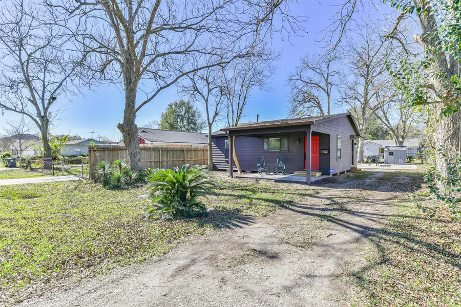 2416 S San Antonio Avenue, Pearland, TX 77581 - Image #2