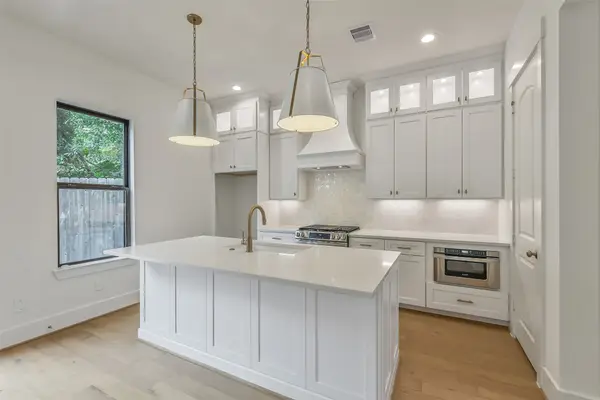 1114 Pearlwood Drive, Houston, TX 77008