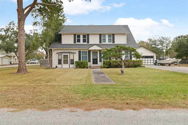 202 Robinson Street, Edna, TX 77957