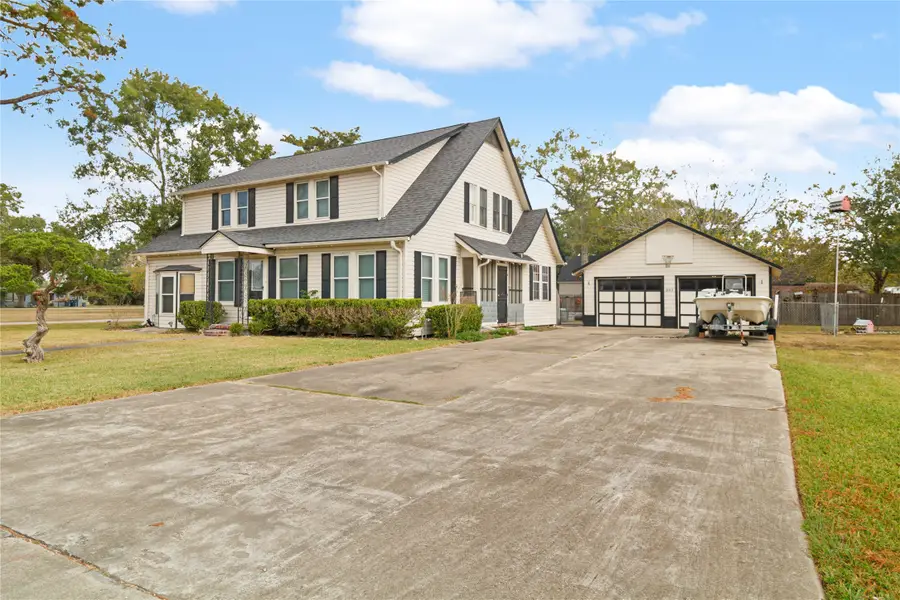 202 Robinson Street, Edna, TX 77957 - Image #2