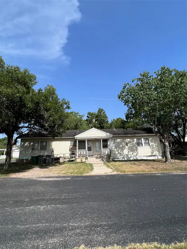 102 S Victoria Street, Victoria, TX 77901
