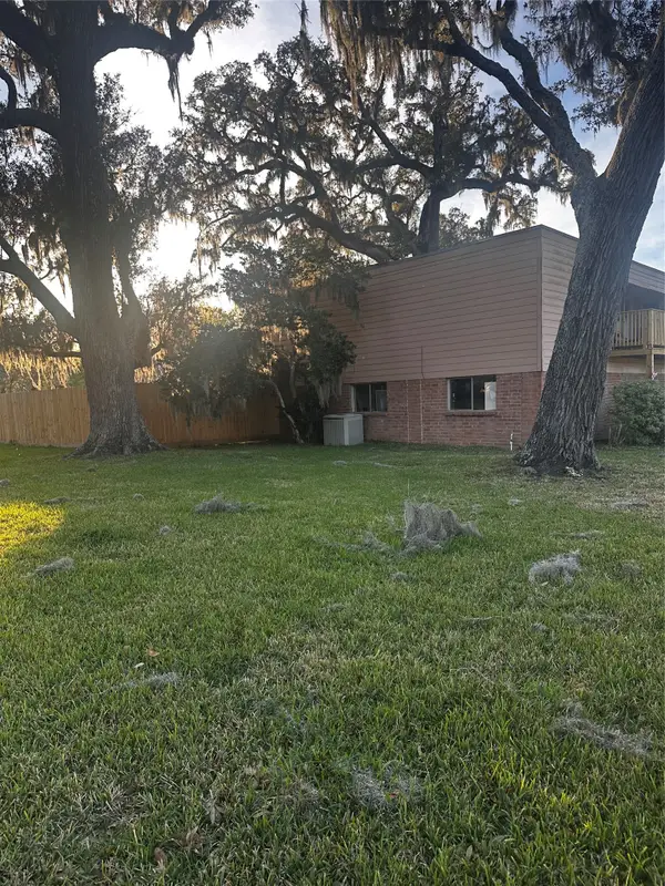 2236 Ridgewood Drive, West Columbia, TX 77486