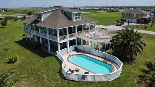 979 Rancho Carribe Drive, Crystal Beach, TX 77650