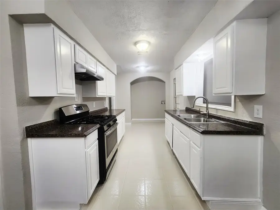 5535 Elmlawn Drive, Houston, TX 77033 - Image #2