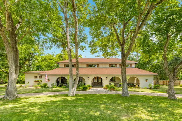 121 Stucker Lane, West Columbia, TX 77486