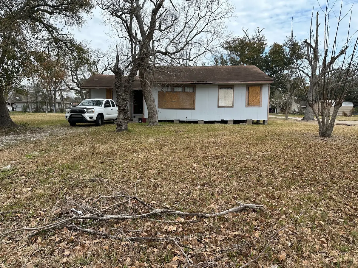 621 S Iowa, La Porte, TX 77571 - #1