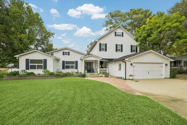 11 Lake View Drive, Huntsville, TX 77320