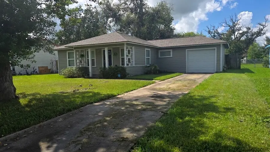 1208 Chevy Chase Drive, Angleton, TX 77515 - #2