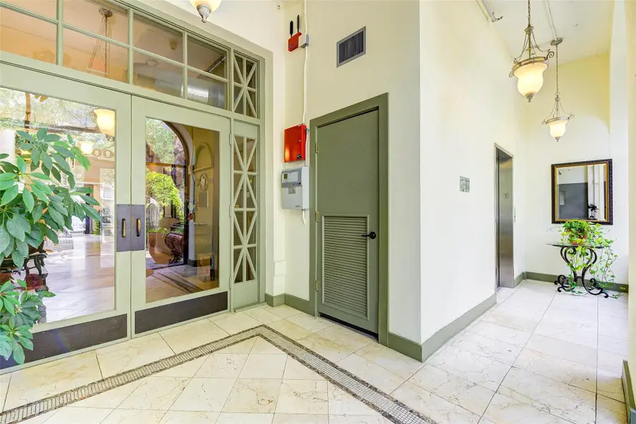 2700 Albany Street #3B, Houston, TX 77006 - #3