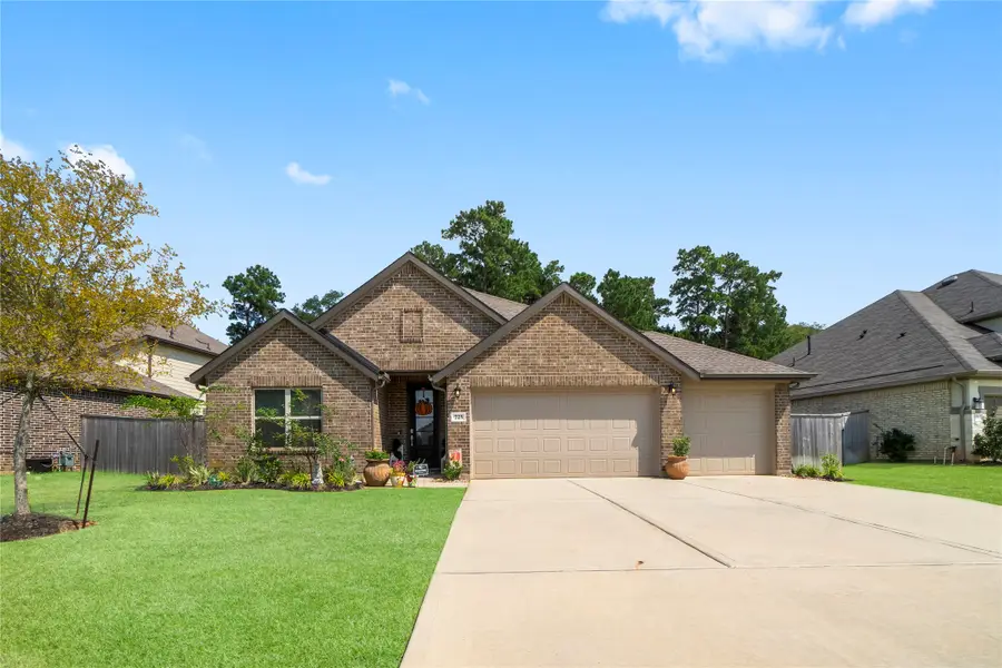 725 Ivory Creek Court, Willis, TX 77378 - Image #2