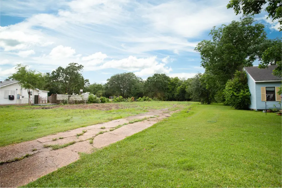 6701 32nd Street, Groves, TX 77619 - #3