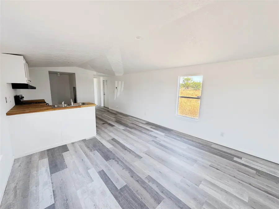 23038 White Hickory, Elmendorf, TX 78112 - Image #2