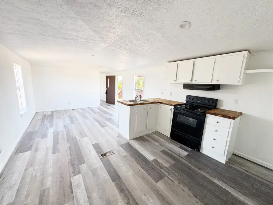 23038 White Hickory, Elmendorf, TX 78112 - Image #3