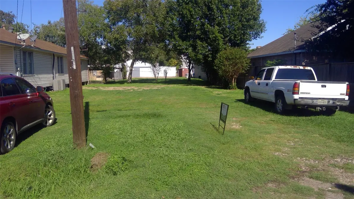 9237 E Avenue P, Houston, TX 77012 - Image #1