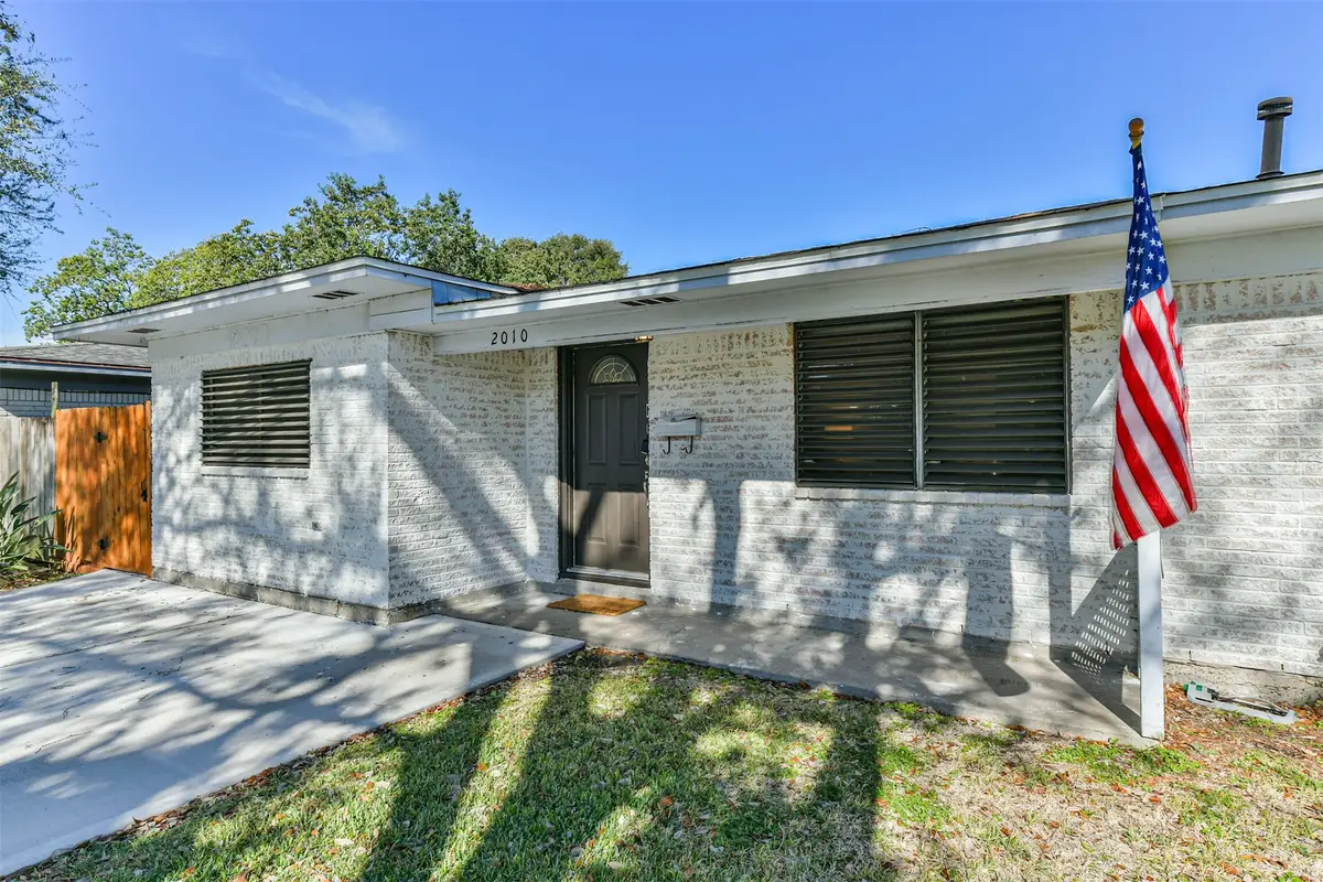 2010 15th Avenue N, Texas City, TX 77590 - Image #1