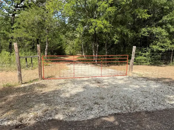 00 Cr 421, Buffalo, TX 75831