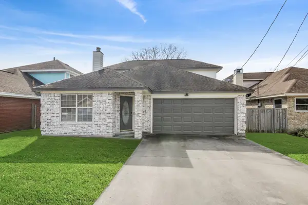 3931 Suncrest Drive, Groves, TX 77619