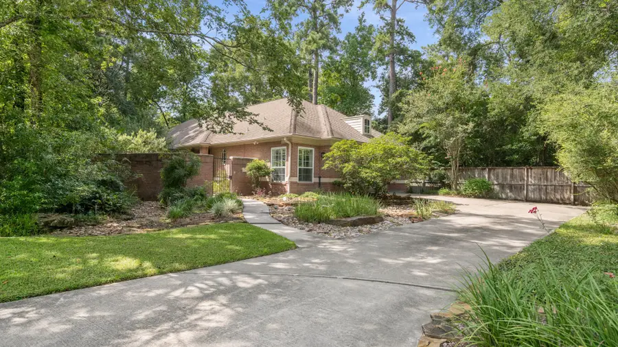 27 Heartleaf Court, The Woodlands, TX 77381 - Image #2