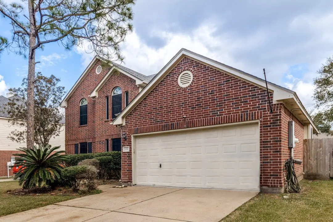 126 Crescent Bay Drive, League City, TX 77573 - Image #1