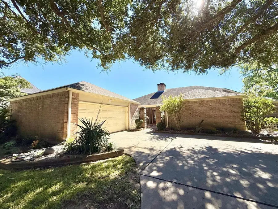 3915 Pleasant Valley Drive, Missouri City, TX 77459 - #2