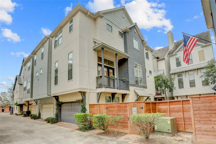 3225 Maxroy Street, Houston, TX 77008 - Image #2