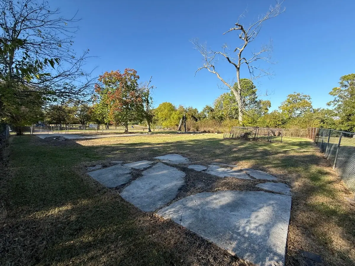 200 Avenue K, Baytown, TX 77520 - #1