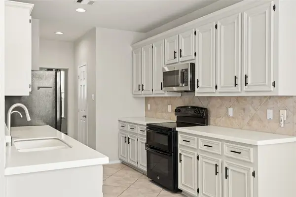 9611 Oxford Grove Drive, Houston, TX 77095
