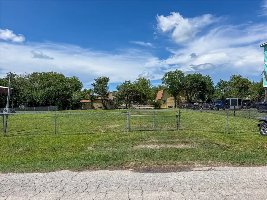 822 5th Street, San Leon, TX 77539 - #2