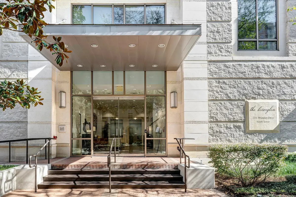 2211 Briarglen Drive #706, Houston, TX 77027 - Image #1