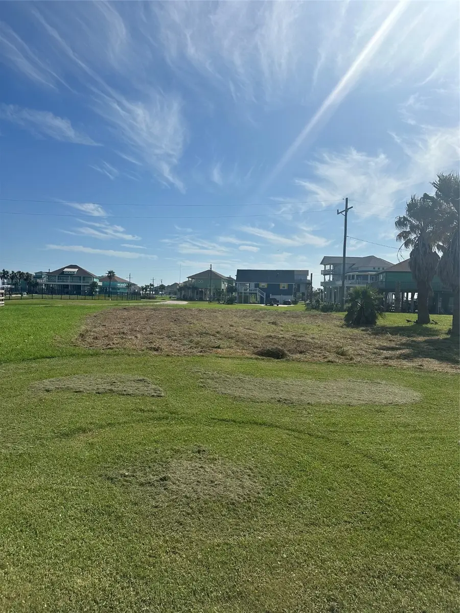 981 Sailfish, Crystal Beach, TX 77650 - #2