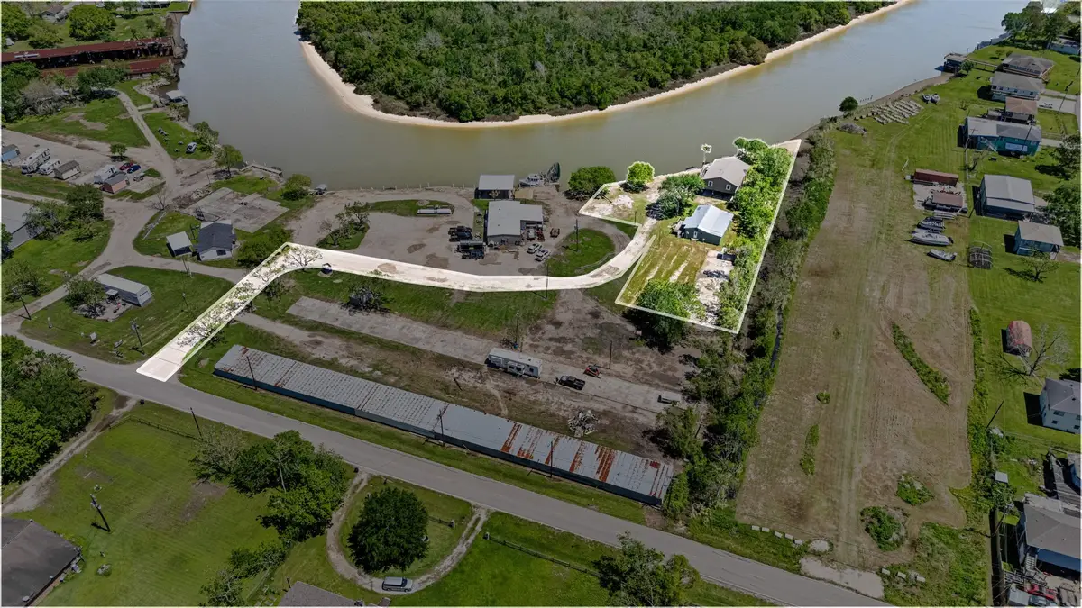 6909 County Road 203, Liverpool, TX 77577 - Image #1