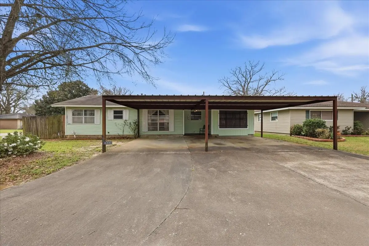 412 S 4th 1/2 Street, Nederland, TX 77627 - #1