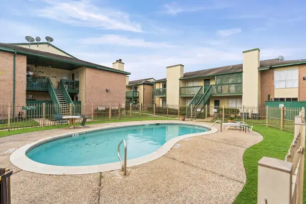 1516 Bay Area Boulevard #B8, Houston, TX 77058