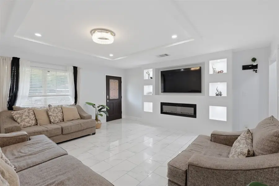 7027 Kingsway Drive, Houston, TX 77087 - #2
