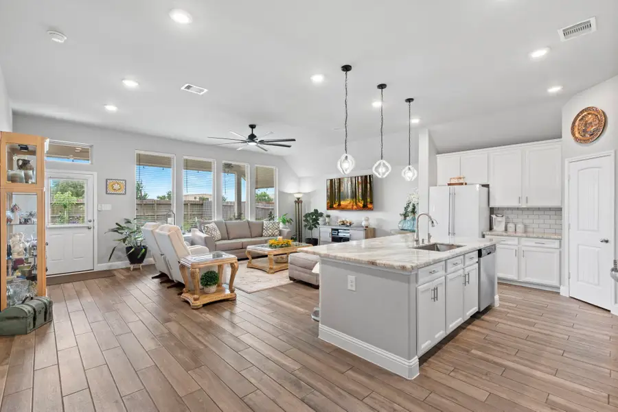 419 Barrios Bay Lane, La Porte, TX 77571 - Image #3