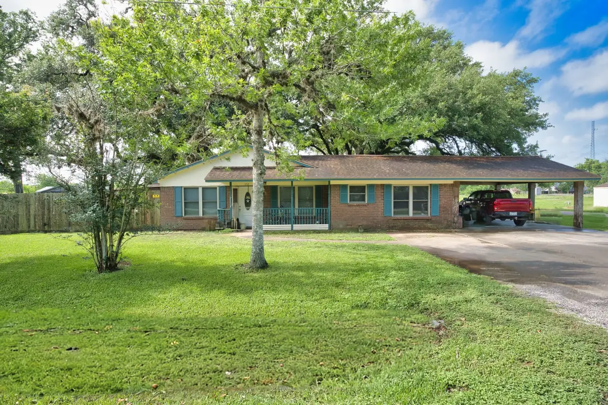 402 E Smith Street, Brazoria, TX 77422 - Image #1