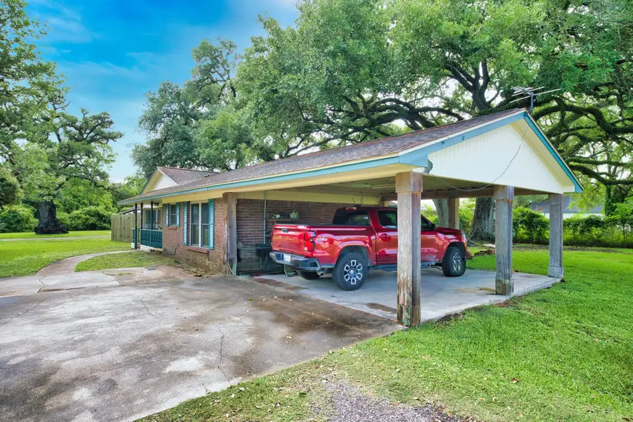 402 E Smith Street, Brazoria, TX 77422 - Image #2