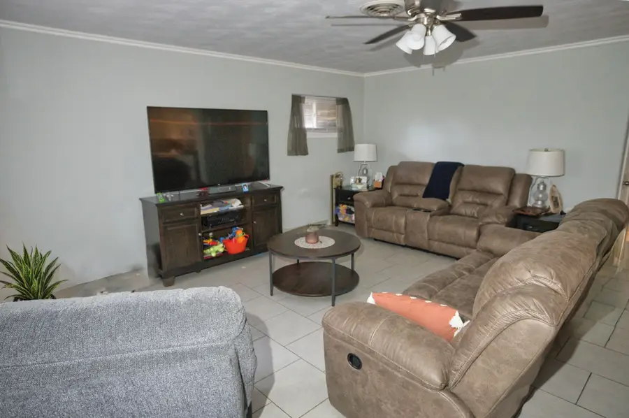 402 E Smith Street, Brazoria, TX 77422 - Image #3