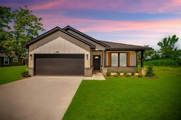 925 1st Street, Hempstead, TX 77445