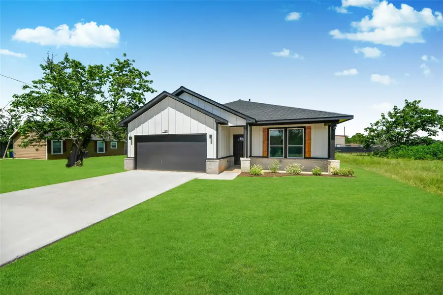 925 1st Street, Hempstead, TX 77445 - #3