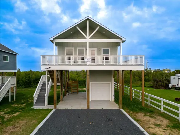 1040 Johnson Road, Gilchrist, TX 77617