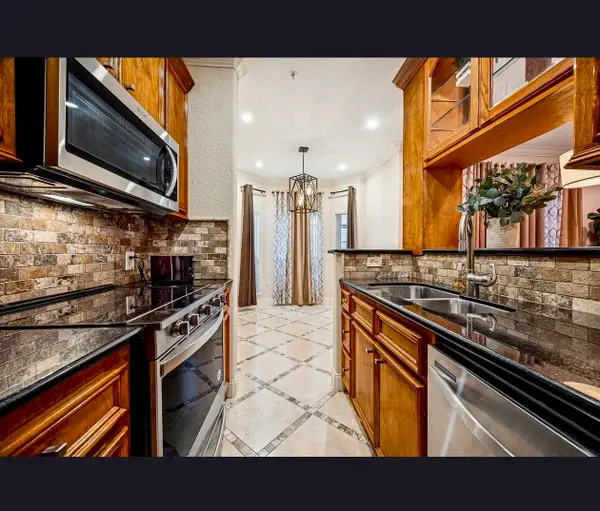 3231 Allen Parkway Parkway #1115, Houston, TX 77019