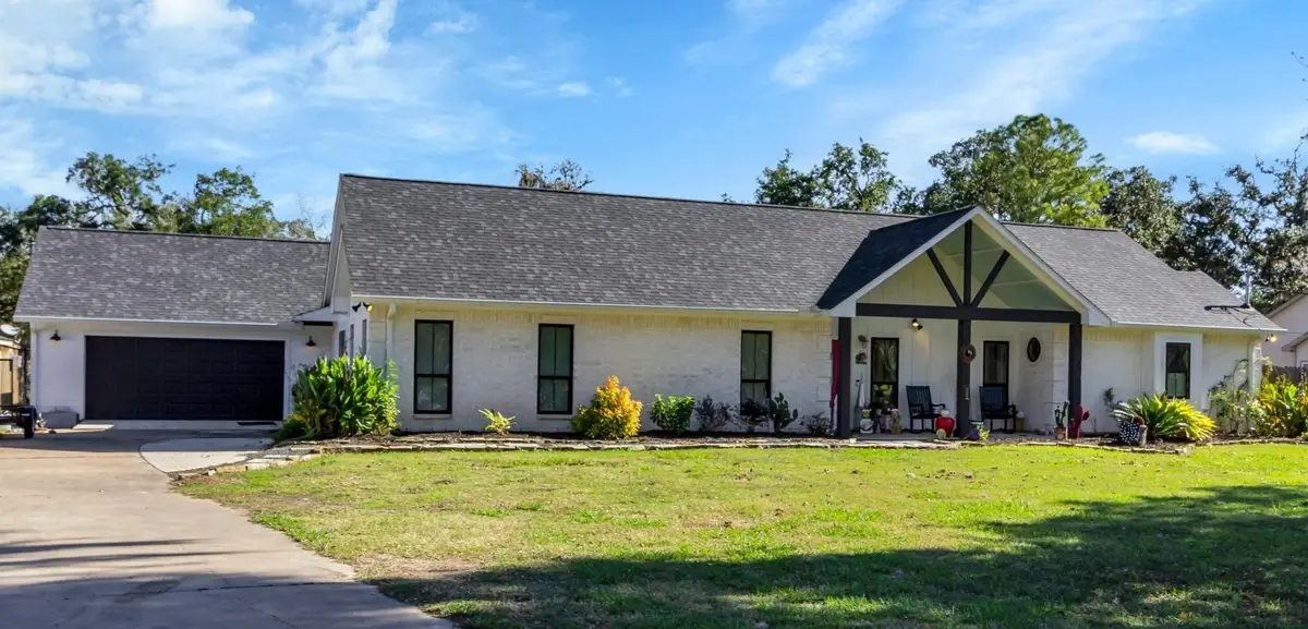 295 County Road 687, Angleton, TX 77515 - #1